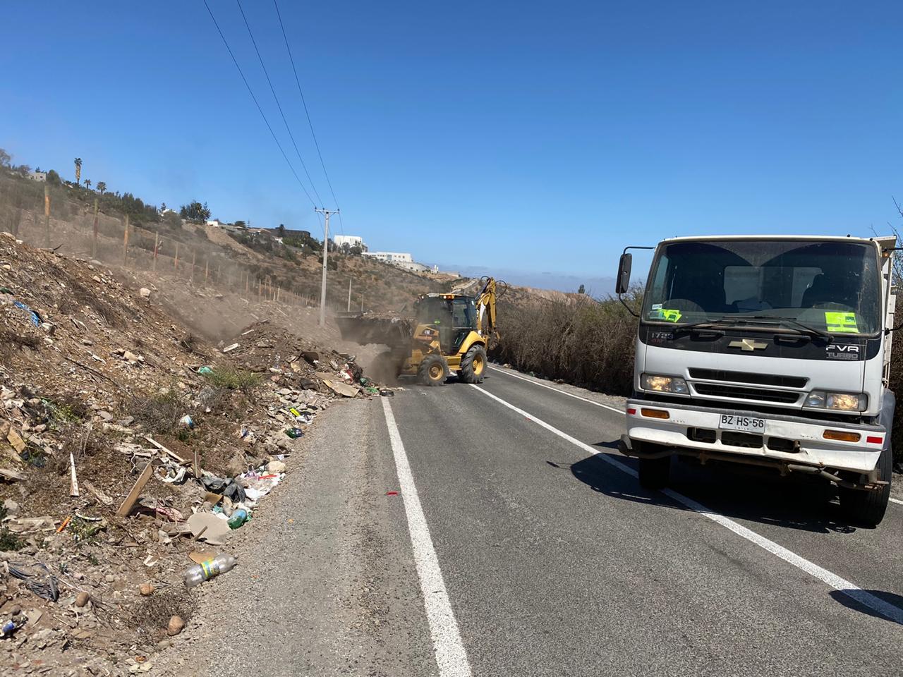 Hacen llamado a no botar basura en sitios eriazos de Ovalle