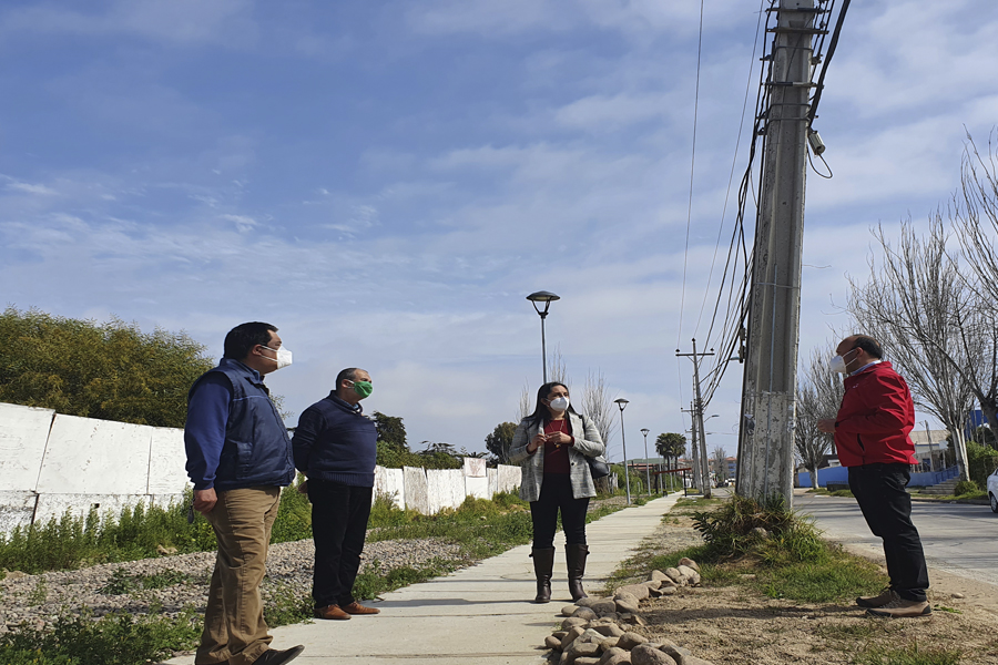 SEREMI de Energía y SEC ofician a CGE por peligro de postes inclinados en Coquimbo