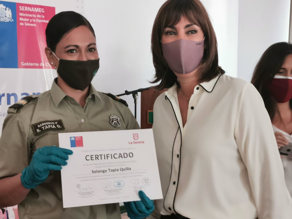 Ministra de la Mujer Certifica a Carabineros y alumnos de su Escuela de Formación en prevención de la violencia de género