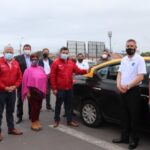 Plan piloto moderniza y transparenta cobros de viajes en Taxis