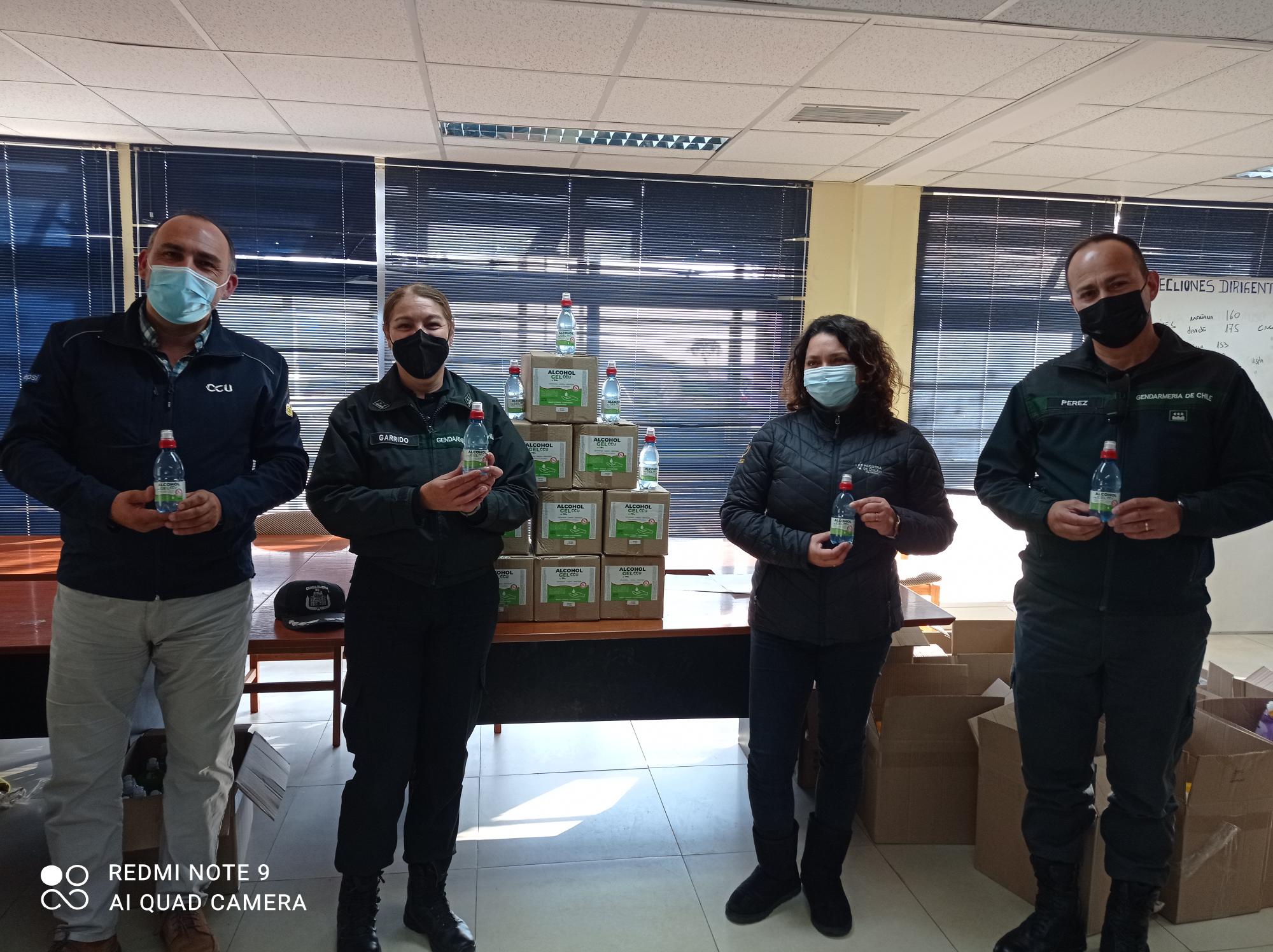 CCU ayuda a combatir la pandemia con importante donación de alcohol gel a personal de gendarmería