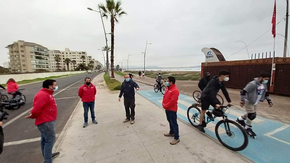 Deportistas y vecinos se desplegaron por toda la Avenida del Mar para hacer actividad física