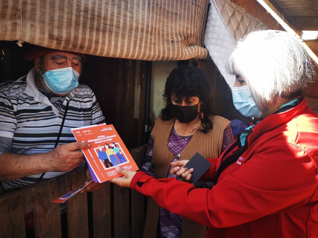 Realizan campaña de prevención de Violencia Contra la Mujer en campamento La Varilla de La Serena