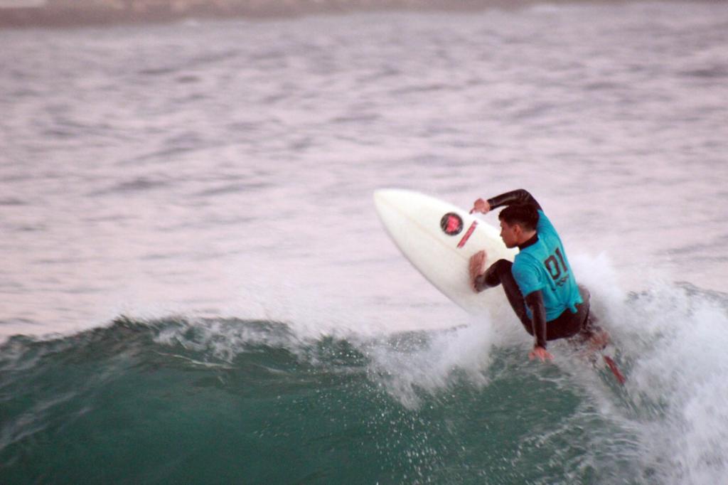 Preselección regional de Surf ya entrenan en Totoralillo con miras a próximos torneos