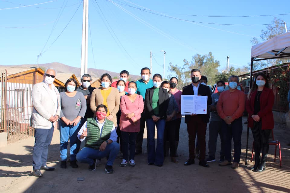 Bienes Nacionales entrega decreto de afectación que permitirá pavimentar calles del sector Vista Oasis de Andacollo