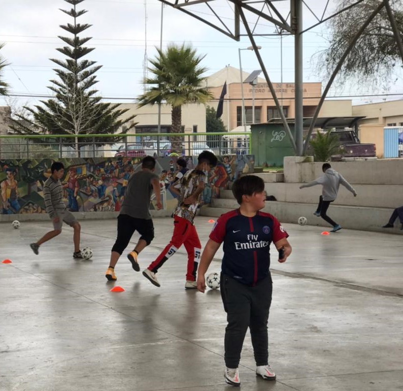 Jóvenes de La Antena participan activamente de taller de fútbol del Mindep IND