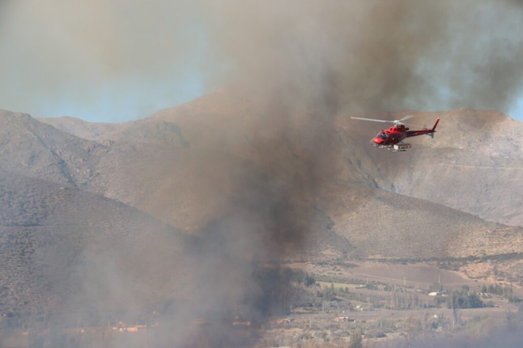 Equipos de emergencia de Choapa trabajaron para controlar incendio forestal en Salamanca