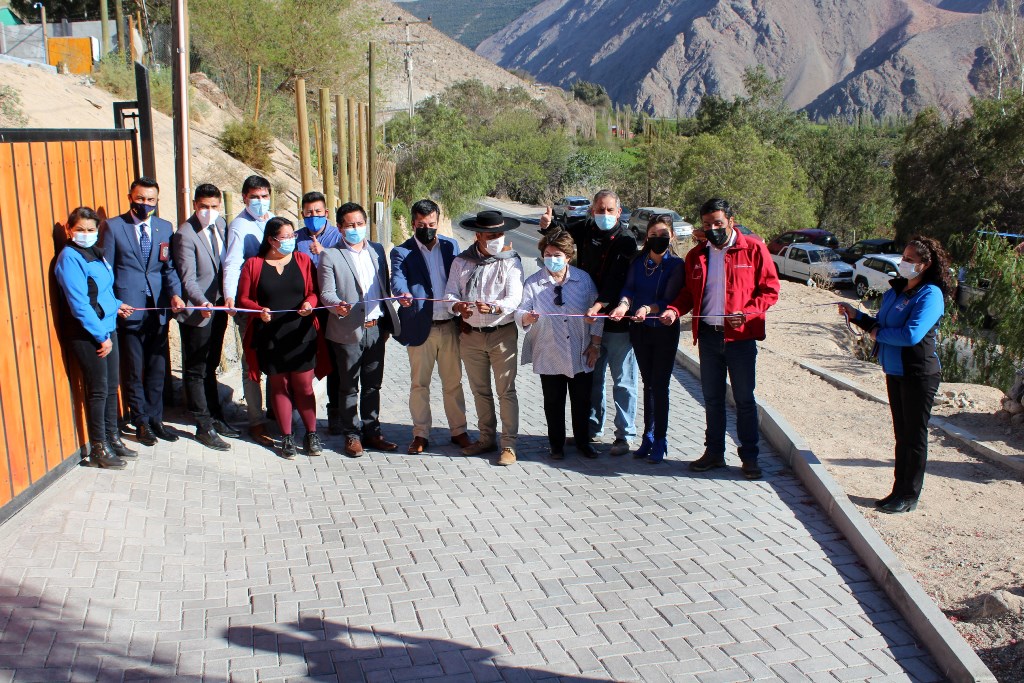 Pavimentan importante y transitado camino de la comuna de Paihuano