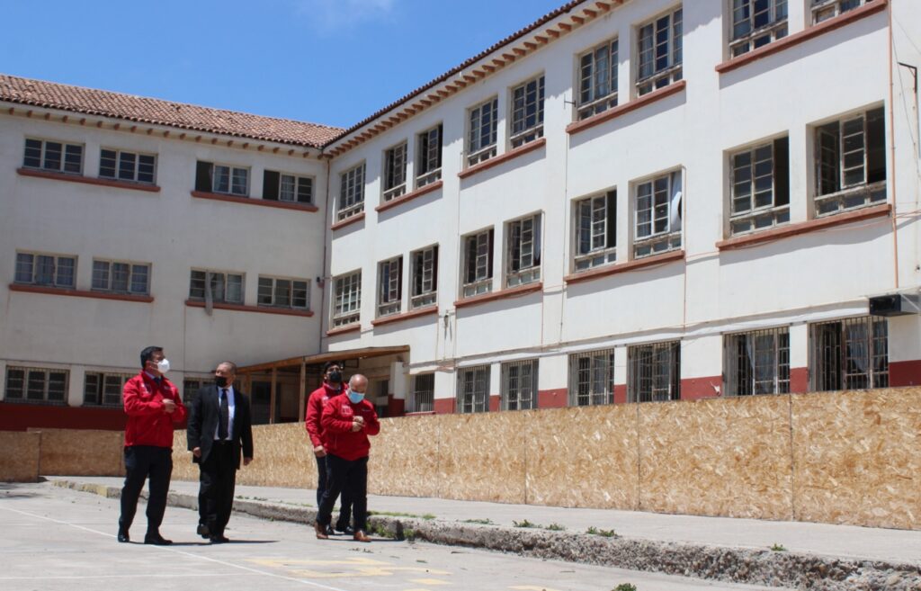 Inician trabajos para restaurar techumbre del emblemático Liceo Gregorio Cordovez de La Serena