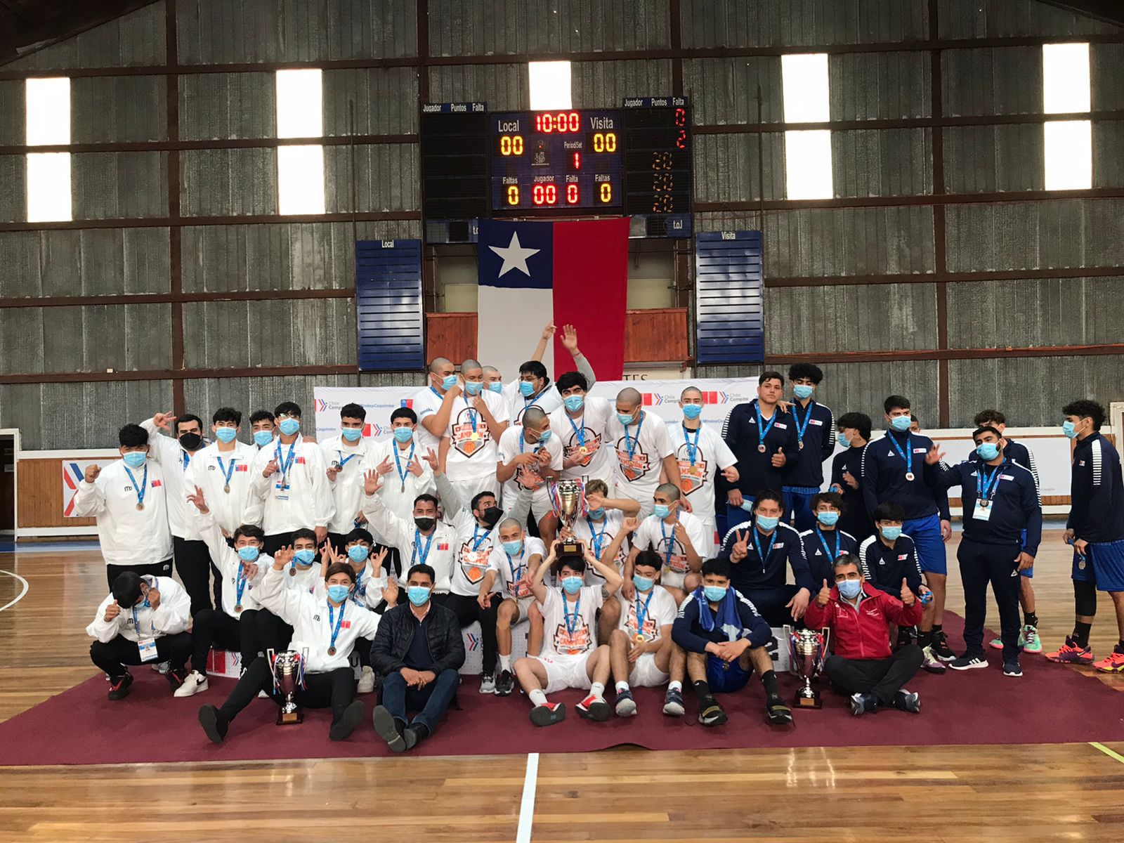 SELECCIÓN DE VÓLEIBOL VARONES ALZÓ LA COPA DE  BICAMPEÓN  DE LOS JUDEJUT CHILE