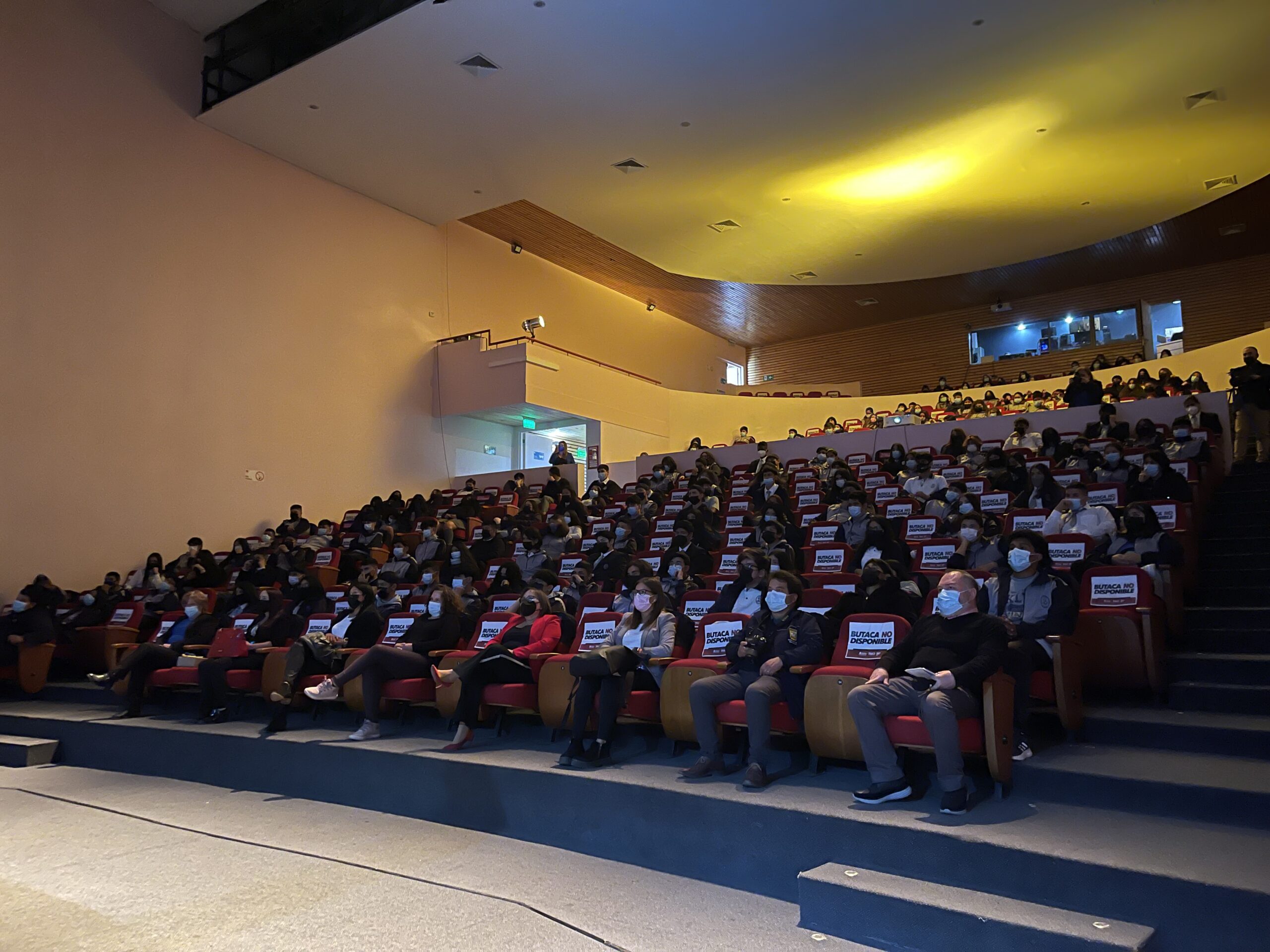 Estudiantes ovallinos se maravillan con charla sobre la teoría del Big Bang