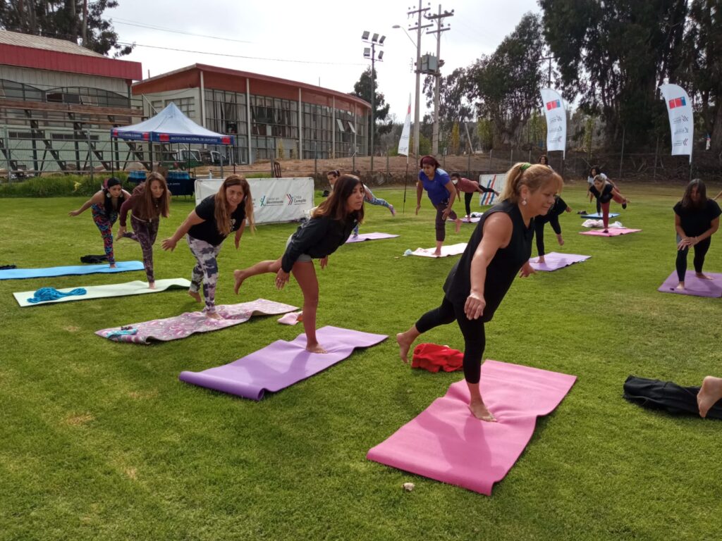 Mujeres conmemoran su día con jornada deportiva organizada por el IND