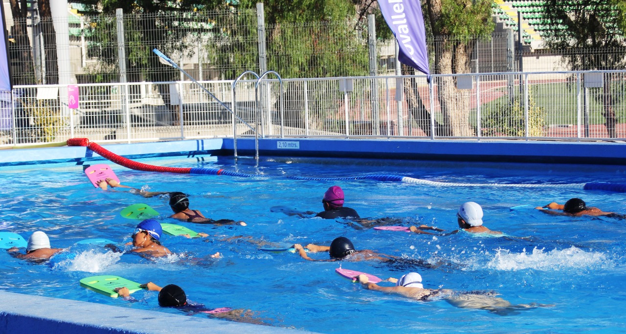 Academia de natación Municipal  de Ovalle implementa proyecto Fondeporte para niños de la comuna