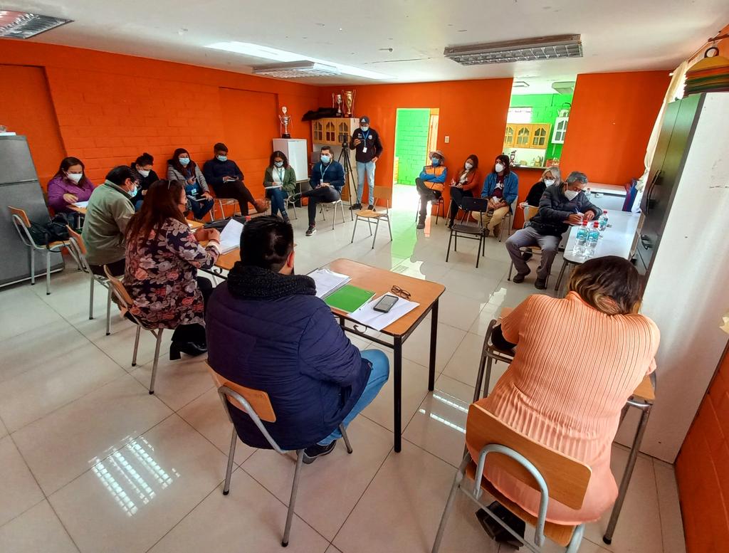 Autoridades se reúnen con vecinos de Asiento Viejo por falta de agua para la bebida humana