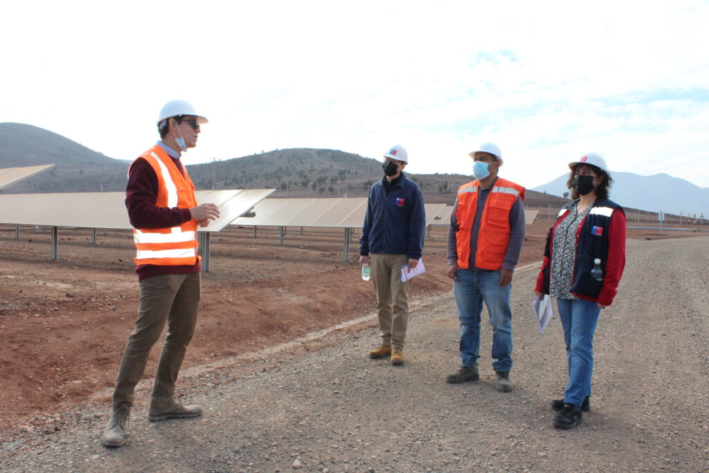 Seremi de Energía constata construcción de nuevo parque fotovoltaico en Ovalle