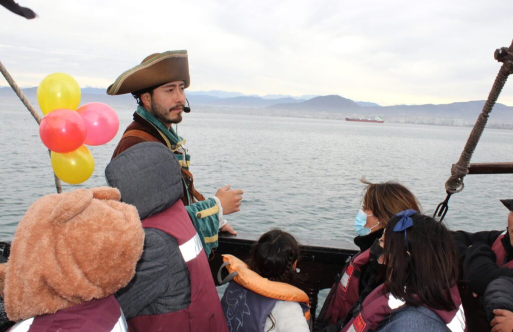 Familias de La Serena y Coquimbo recorren la bahía de Coquimbo apoyadas por programa social