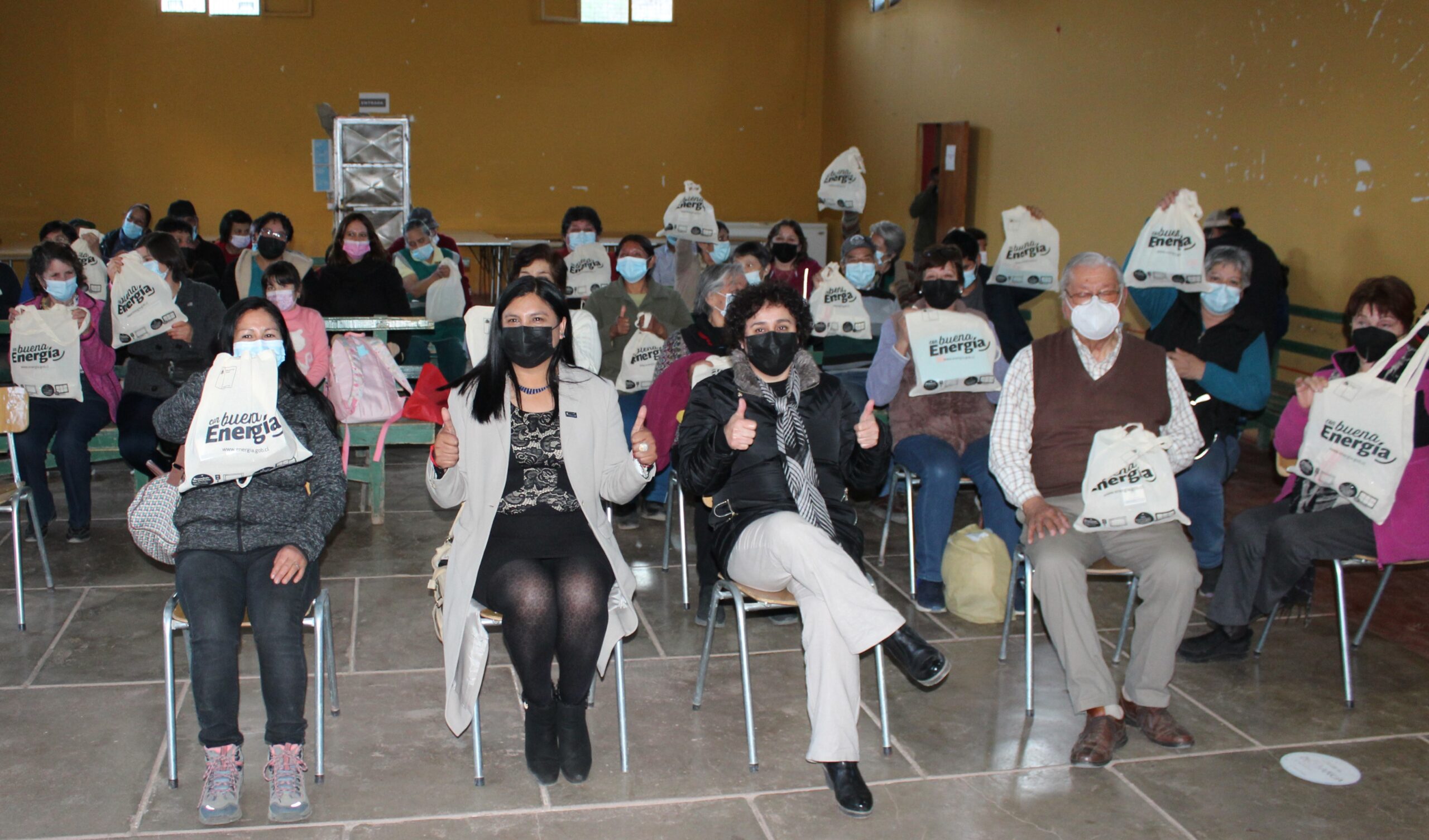 Familias de Hurtado se benefician con kits de eficiencia energética para sus hogares