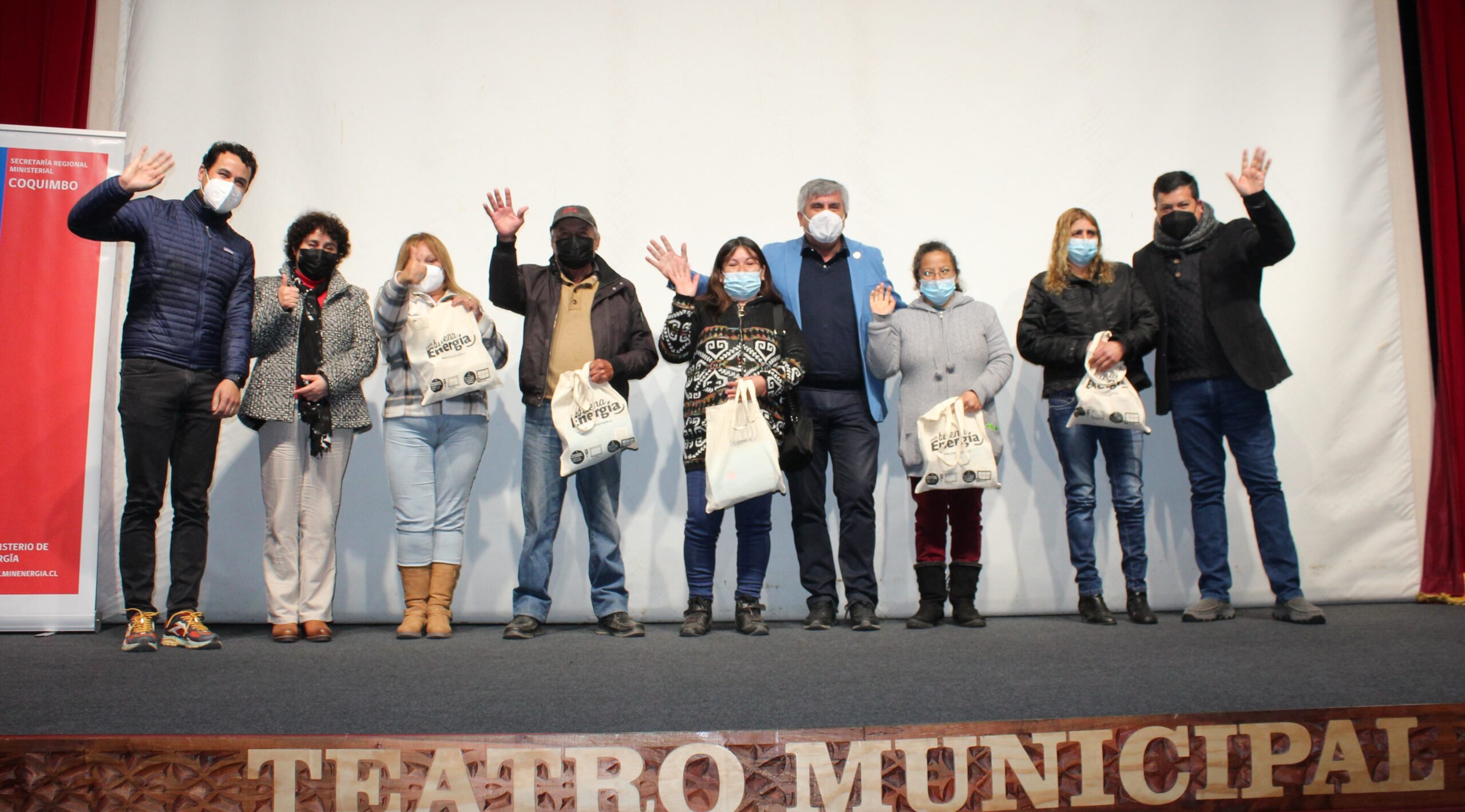 120 familias de Vicuña se capacitan en ahorro de energía y reciben kits de eficiencia en sus casas