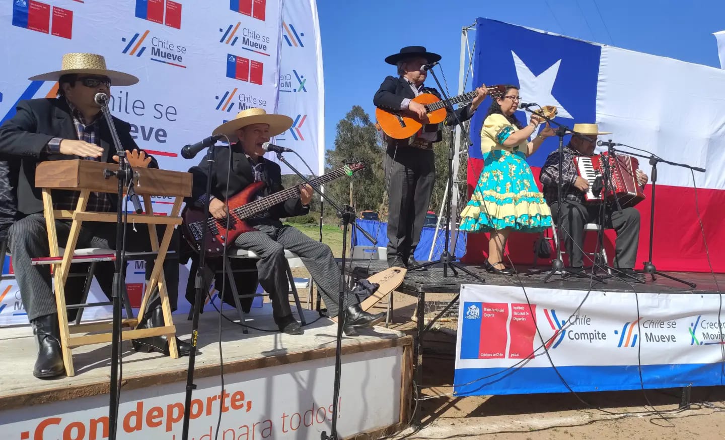 Bailes y juegos populares animaron la Pampilla del Deporte en el Cendyr La Serena