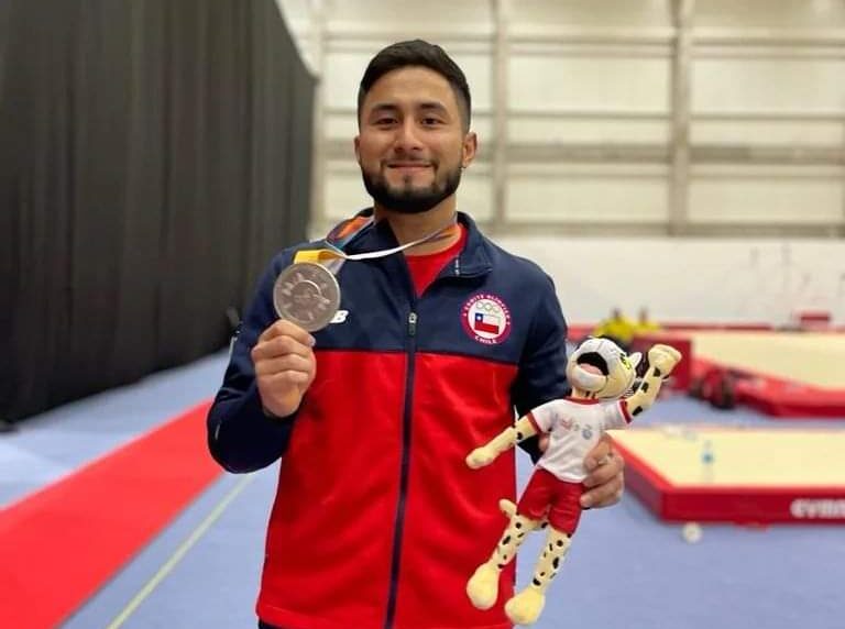 Gimnasta Joel Álvarez logra medalla de plata  en Asunción 2022