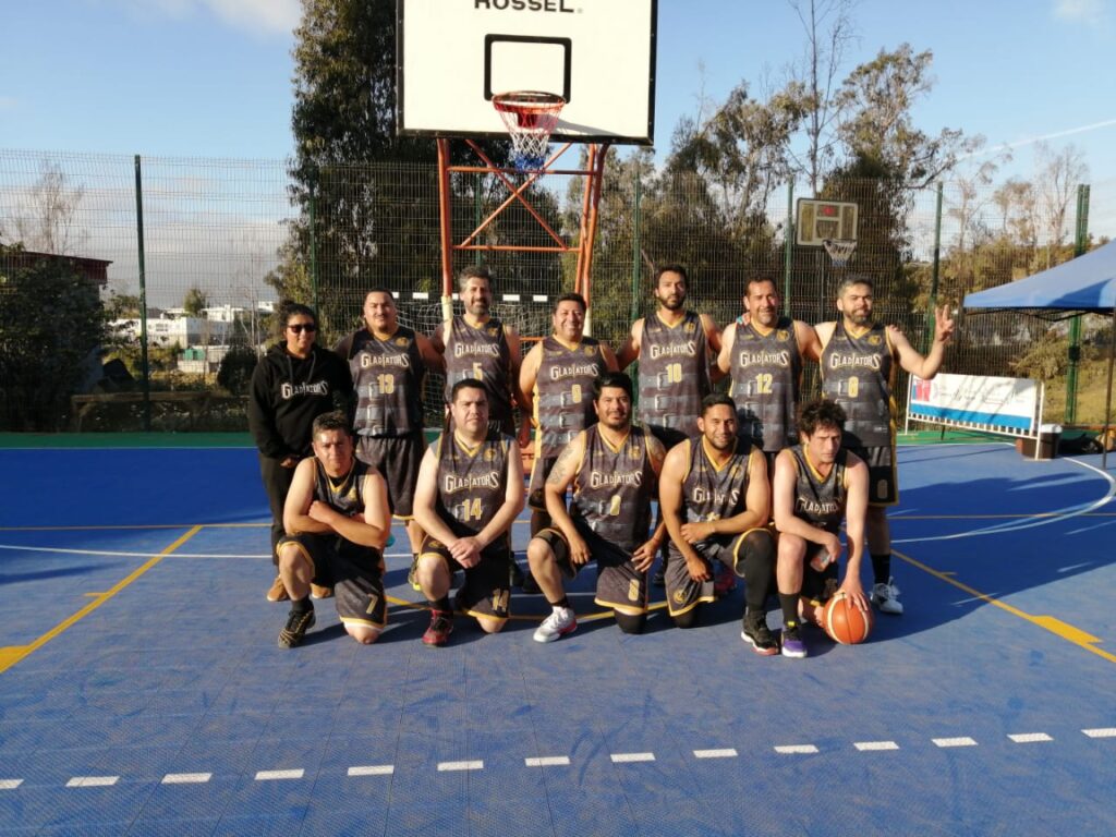 Torneo de básquetbol senior congregó a experimentados jugadores,  en el Cendyr La Serena.