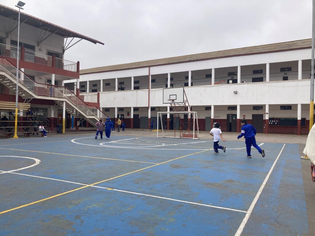 Mineduc envía reporte para la asistencia y revinculación<br>de estudiantes a más de 11 mil escuelas y liceos