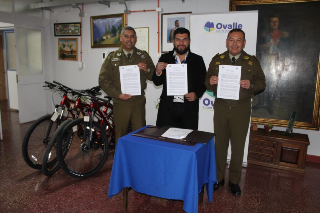 Municipio de Ovalle entregó bicicletas a Carabineros para contribuir con la seguridad de la comuna