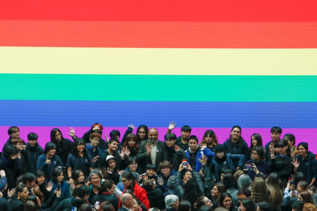 Mineduc y MMEG presentaron orientaciones para la inclusión de la comunidad LGBTIQA+ en el sistema educativo