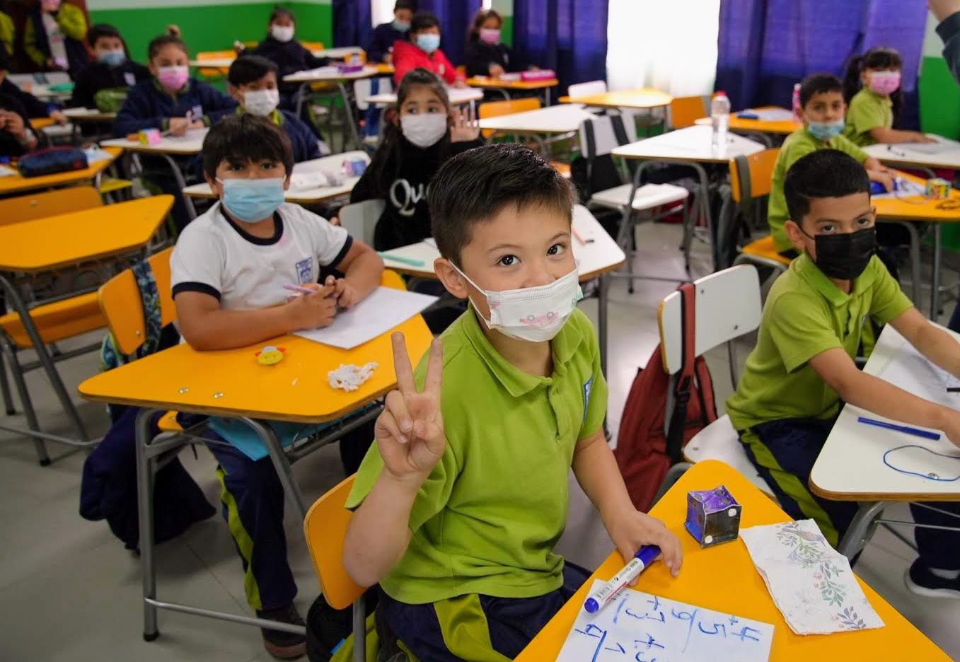 Comienza el uso obligatorio de mascarillas entre<br>1° básico y IV medio en todos los establecimientos del país