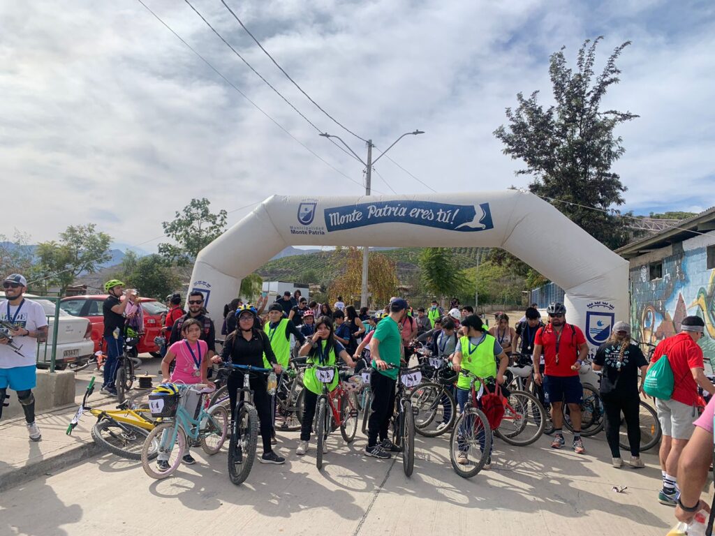 Escuela La Villa del Palqui de Monte Patria invita a pedalear por la ruta rural.